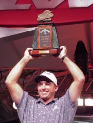Clark Wendlandt of Cedar Park, Texas, hoists his Kellogg's 2000 Angler of the Year trophy over his head as the crowd cheered on at the FLW Championship.