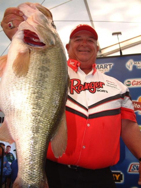 Pro Jim Nolan shows off his monster 8-pound, 9-ounce largemouth - the largest bass caught on the FLW Tour all year. Nolan, who was in fourth place after today's events, used the fish to win the day's big bass award and a check for $750.