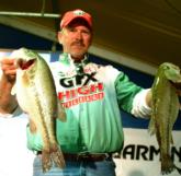 Castrol pro Darrel Robertson of Jay, Okla., caught five bass weighing 14 pounds, 13 ounces to sit in the No. 3 spot.
