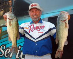 Pro Tony Couch of Buckhead, Ga., boasts a stringer of 21 pounds, 5 ounces during EverStart competition.