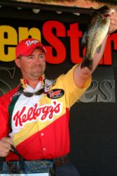 After winning the EverStart Northern Division tournament title on the Mississippi River in 2002, pro Dave Lefebre proved yet again that he still has the Mississippi magic, turning in an impressive two-day catch of 20 pounds, 7 ounces, to grab second place overall. 
