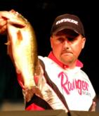 Tracy Adams topped Jerry Williams by almost 6 pounds to make the cut into Friday.