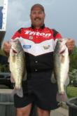 Pro Steve Ruff of Wentzville, Mo., holds down fifth place with 18 pounds, 14 ounces.