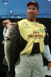 Pro Ron Colby of Page, Ariz., proudly displays a 9-pound, 2-ounce largemouth. Colby, who turned in a two-day catch of 36 pounds, 1 ounce, qualified for the finals in fifth place.