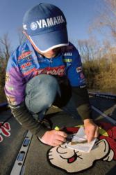 FLW Tour pro Dave Lefebre makes color adjustments to a bait while fishing high water. 