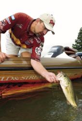 George Cochran boats a keeper at the 2005 Forrest L. Wood Championship.