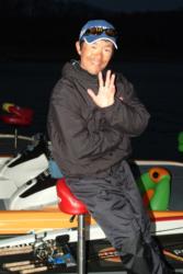 Day-three pro leader Shinichi Fukae chills out before final takeoff.