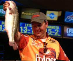 Steve Kennedy, a former winner on Kentucky Lake, caught a limit weighing 15 pounds, 15 ounces to trail Bolton in the No. 2 spot.