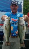 Jim Tutt brought in 19-12 to take fourth on the pro side on day one.