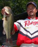 Wayne Burchett of Pulaski, Va., caught this 6-pound largemouth to earn the day's Snickers Big Bass award in the Pro Division, worth $650.