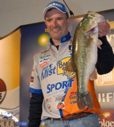 Pro Kevin Vida of Clare, Mich., is tied for second with 13 pounds, 6 ounces.