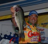 Gain pro Vic Vatalaro of Kent, Ohio, has battled his way into the top 5 this week with a three-day total of 35 pounds 8 ounces.