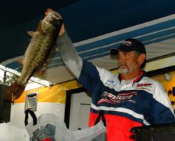 The largest Sam Rayburn sack on day two was weighed in by pro Bob Weaver of Lawton, Okla.