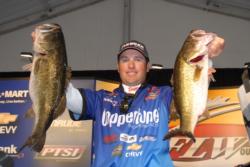 Brett Hite takes a slim 9-ounce lead in the Wal-Mart FLW Tour event on Lake Toho with 22 pounds, 6 ounces on day one.