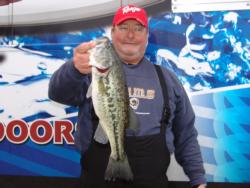 Co-angler Kurt Evans of Hardy, Ark. caught just one fish, but took big bass honors with a 3-9.