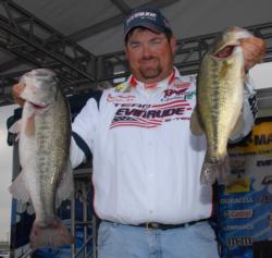 Dan Morehead of Paducah, Ky., moved into 6th with three-day total of 40-0.