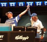 Frank Divis congratulates Lynn Oswalt for winning the Co-angler Division of the FLW Tour event on Smith Lake.
