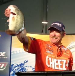 Ninth-place pro Alvin Shaw holds up his kicker bass from day one. 