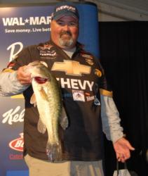 Chevy pro Dion Hibdon of Stover, Mo., is in seventh with five bass for 13-1.
