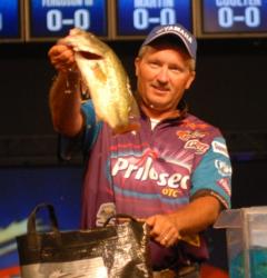Prilosec pro Craig Powers of Rockwood, Tenn., weighed in 11 pounds, 5 ounces for fourth place on day three.