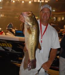 Bud Pruitt of Houston, Texas is in fourth place after day one with 13-13.
