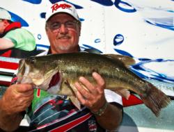 After an unproductive morning, Doyle Isom went hog hunting with a big swimbait and caught the Big Bass on the pro side.