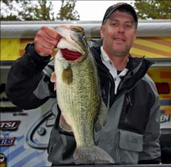 Fishing in protected areas of the Potomac River, Lew Jenkins caught a 14-pound, 3-ounce limit and moved into the co-angler lead.
