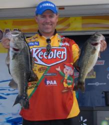 Kellogg's pro Dave Lefebre of Union City, Penn., brought in 22 pounds even to start the event in third place. His biggest bass was a 7-4.