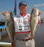 Tom Mann Jr. of Buford, Ga., sacked another 19 pounds on day three for a three-day total of 59 pounds, 8 ounces for third place.