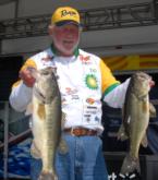 BP pro Guido Hibdon of Sunrise Beach, Mo., lurks behind Browne by 4-1/2 pounds with 59-8.