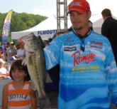 Jason Christie of Park Hill, Okla., is jumping logs for his second place catch of 23-4