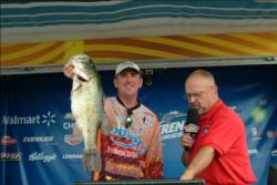 With help from this 6-pound, 8-ounce bass, Ray Hanselman is in second place in the Pro Division.