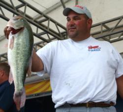 Co-angler leader Dirk Davenport holds up the Folgers Big Bass of the day, a 6-pound, 15-ounce largemouth.