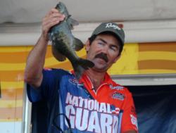 Neil Russell of Nampa, Idaho, weighs in his winning catch at the FLW Series event on the Columbia River.