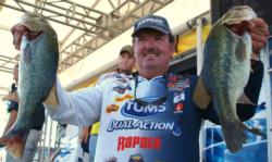 Tums pro David Fritts is in third place overall with 19 pounds, 5 ounces.