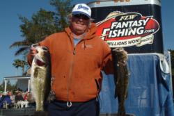 Pro Dwayne Horton of Knoxville, Tenn., climbed to fourth place heading into the final day of competition on Lake Okeechobee.