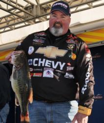 Chevy pro Dion Hibdon posted the comeback limit of the day -- 21-2 -- to jump from 73rd to 5th with a two-day total of 25-10