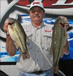 In the co-angler divisions, Mike Penix leads by 1 ounce.