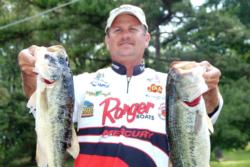 Todd Auten of Lake Wylie, S.C., shows off part of his 18-pound, 1 ounce catch. Auten grabbed a share of the overall lead on Lake Ouachita after the first day of FLW Tour competition.