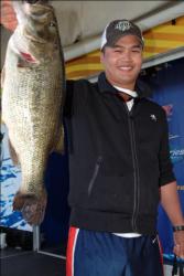 Co-angler Tai Au of Phoenix, Ariz., shows off a huge 8-pound, 12-ounce largemouth. Au used a total catch of 27 pounds, 12 ounces to grab the overall lead heading into the FLW Series finals on the Cal Delta.