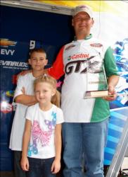 Don Smith earned $6,468 cash as Co-angler Division champion in the AFS Northern event on Erie. He is pictured here with his children: Daniel, 10, and Olivia, 5.