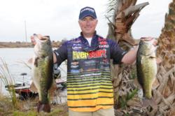 EverStart pro Randall Tharp of Gardendale, Ala., is tied for fifth with 26-1.