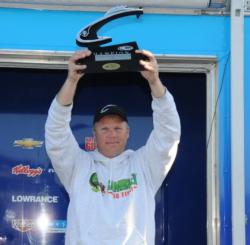 Rodney Treadaway of Decatur, Ala., wins the Co-angler Division of the EverStart Series on Lake Okeechobee.