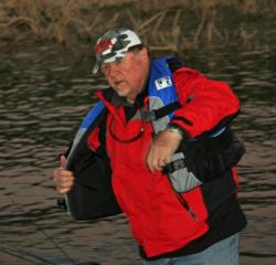 Day one co-angler leader Richard Coffey gets ready for day two on Lake Roosevelt.