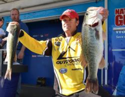 Fourth-place pro Joe Thomas caught 19-10 on day one, including a 6-10 brute, the Snickers Big Bass of the day.