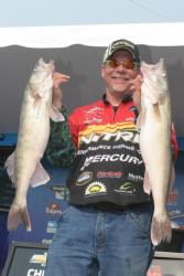 Wisconsin pro Gary Parsons brought a five-fish limit that tipped the scales at 41 pounds, 5 ounces, enough for second place.