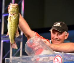 Fifth-place pro Tom Monsoor holds up his biggest bass from day four on Kentucky Lake. 