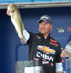 Chevy pro Bryan Thrift moved up from sixth to fifth after catching a 22-pound, 8-ounce limit Sunday.