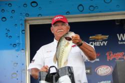 Ken Ellis used wacky-rigged Zoom Trick Worms to tempt his winning fish.