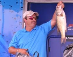Rick Cotten of Guntersville, Ala., finished third with a three-day total of 76-3.